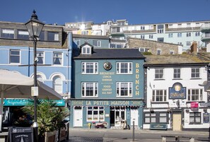Exterior - Seven - La Petite Maison is a stylish, dog-friendly holiday home in Brixham (Brixham)
