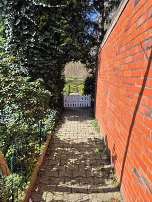 Property grounds - Barrier-free vacation apartment on the first floor - directly on the Dortmund-Ems Canal (Geeste)