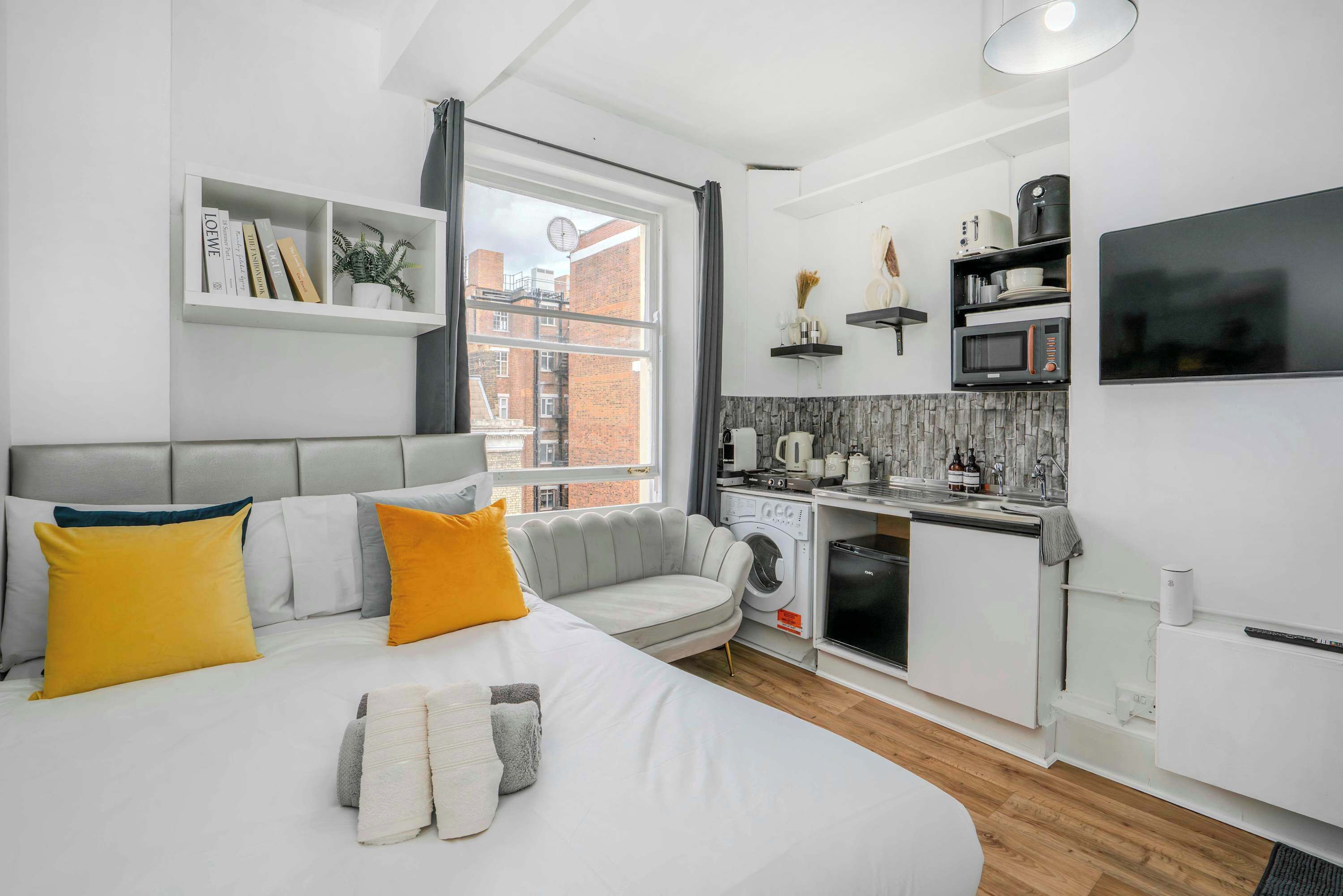 Iron/ironing board, WiFi, bed sheets