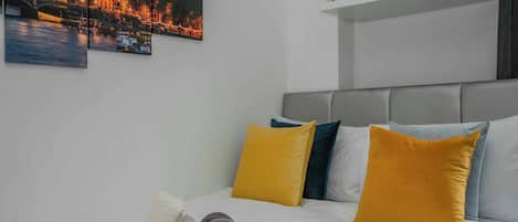 Iron/ironing board, WiFi, bed sheets