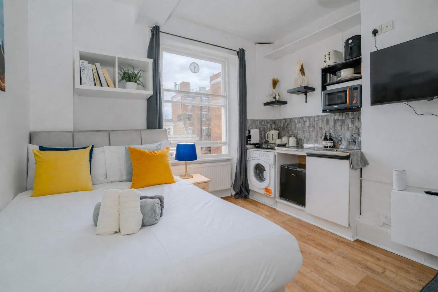 Iron/ironing board, WiFi, bed sheets