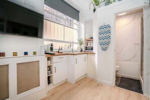 Interior - Mezzanine Studio | 3 min Tube | West Kensington (Greater London)