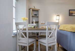 Dining - Old Mill Court is a charming, dog-friendly two-bedroom cottage in Brixham (Brixham)