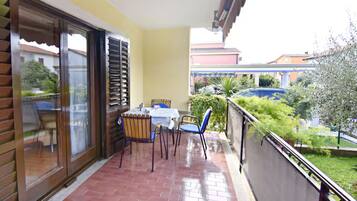 Apartment, 1 Bedroom, Balcony, Garden View | Balcony