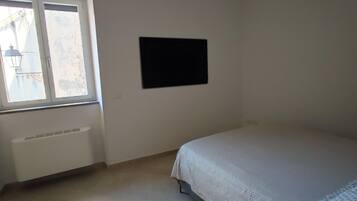 2 Schlafzimmer, Schreibtisch, Bügeleisen/Bügelbrett, kostenloses WLAN