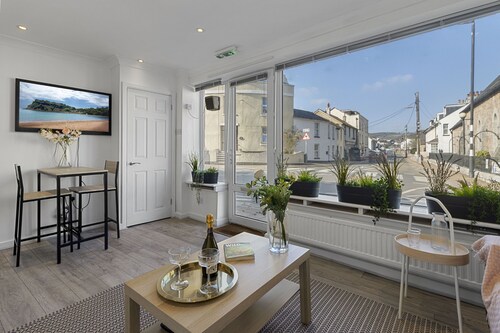 Shaldon Bridge Retreat, a stylish and characterful one-bedroom duplex conversion