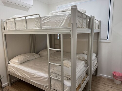 Private Modern Room | Sleeps 4 | Menangle Park