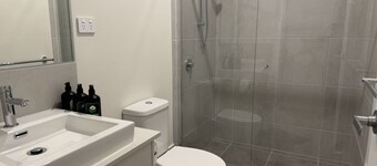 Private Modern Room | Sleeps 4 | Menangle Park