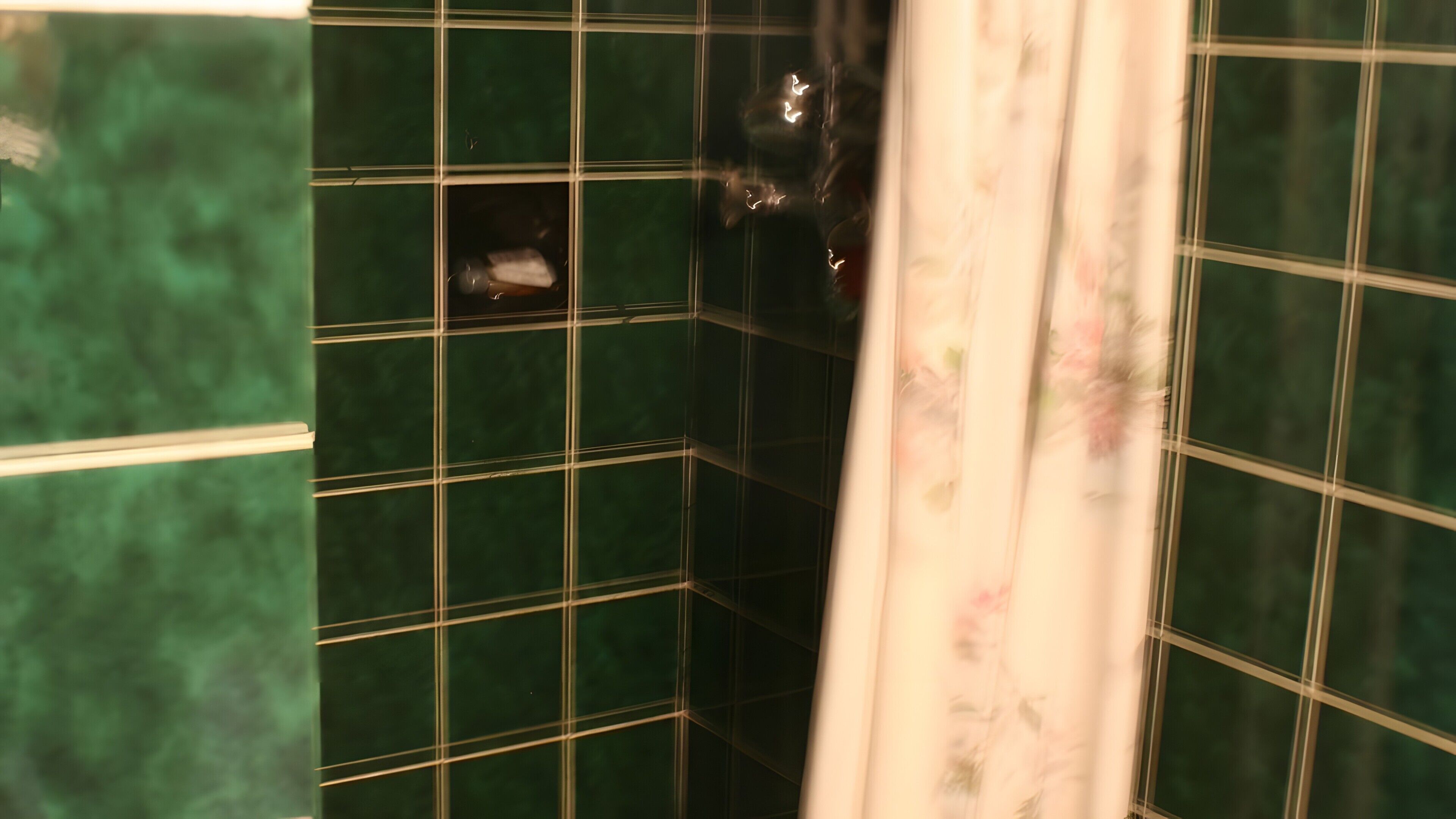 Douche, sèche-cheveux, serviettes fournies