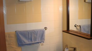 Bathroom - Apartment for 2 Guests (39 m²) in Ludwigswinkel (Pets Welcome) (Ludwigswinkel)
