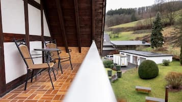 Superior Double Room, Balcony, Garden View | Outdoor dining