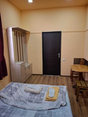 Room - Yerevan Guesthouse (Yerevan)