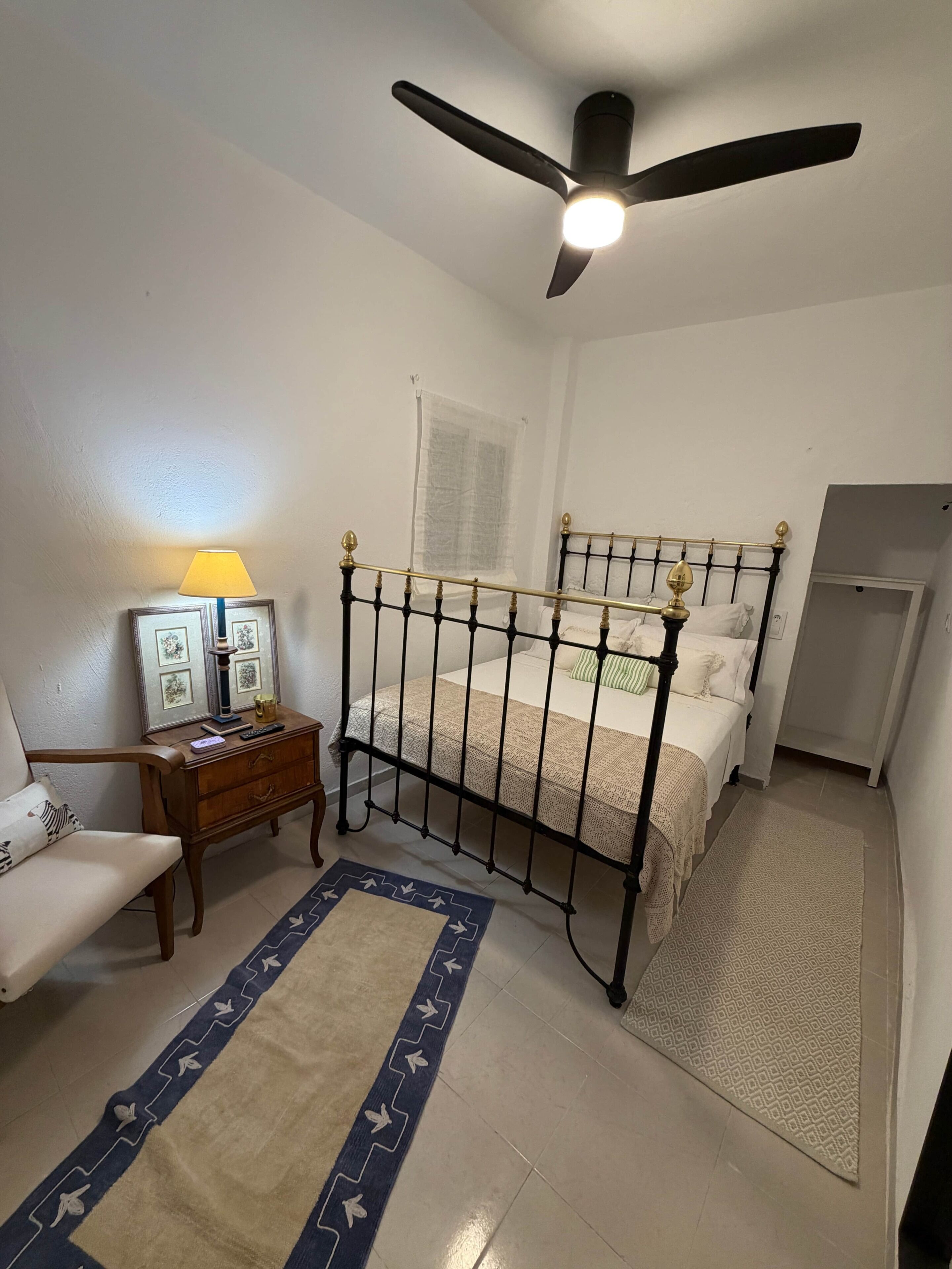 3 chambres, fer et planche à repasser, Wi-Fi, draps fournis