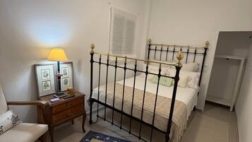 3 chambres, fer et planche à repasser, Wi-Fi, draps fournis