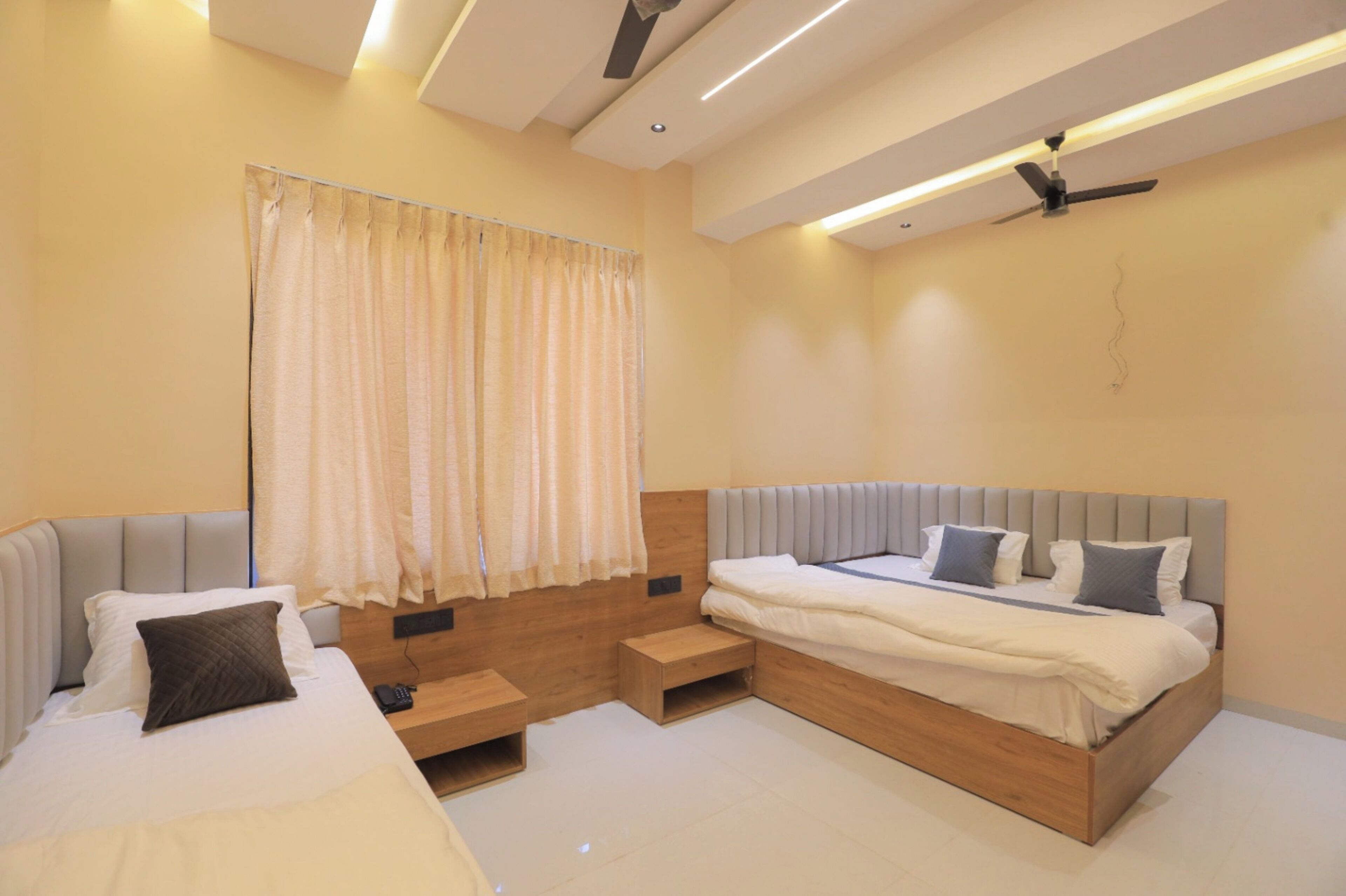 Rollaway beds, free WiFi, bed sheets