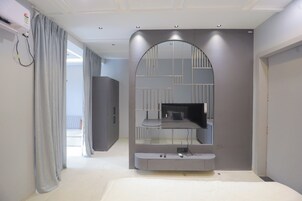 Luxury Room | Rollaway beds, free WiFi, bed sheets