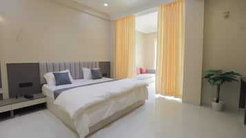 Luxury Room | Rollaway beds, free WiFi, bed sheets