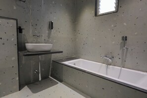 Suite | Bathroom | Shower, free toiletries, towels, soap - Srushti Resort (Gangapur)