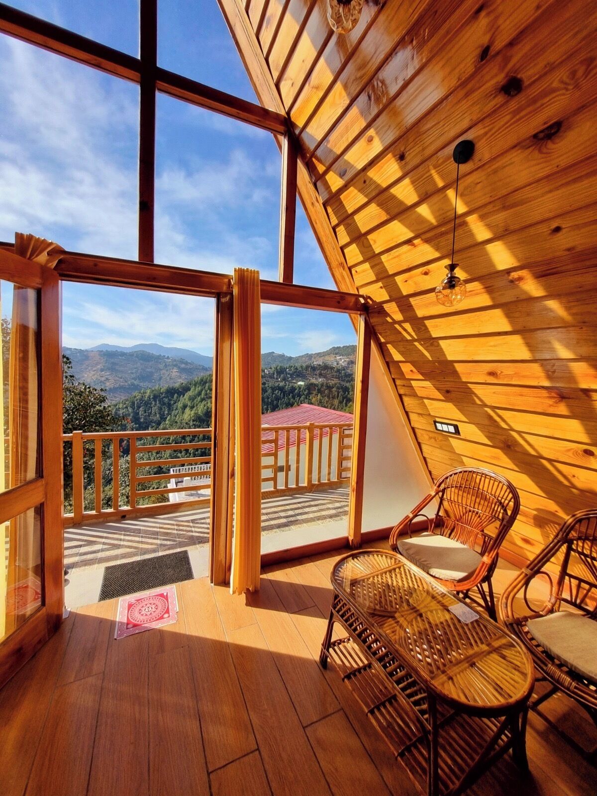 Habitación cuádruple familiar, balcón, vistas a la montaña | Vistas desde la habitación