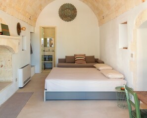 4 bedrooms, iron/ironing board, free WiFi, bed sheets - Luxury Trulli Retreat with Private Pool in Puglia (San Michele Salentino)