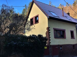 Exterior - Vacation home in the middle of the forest and yet centrally located - pet friendly. (Elmstein)