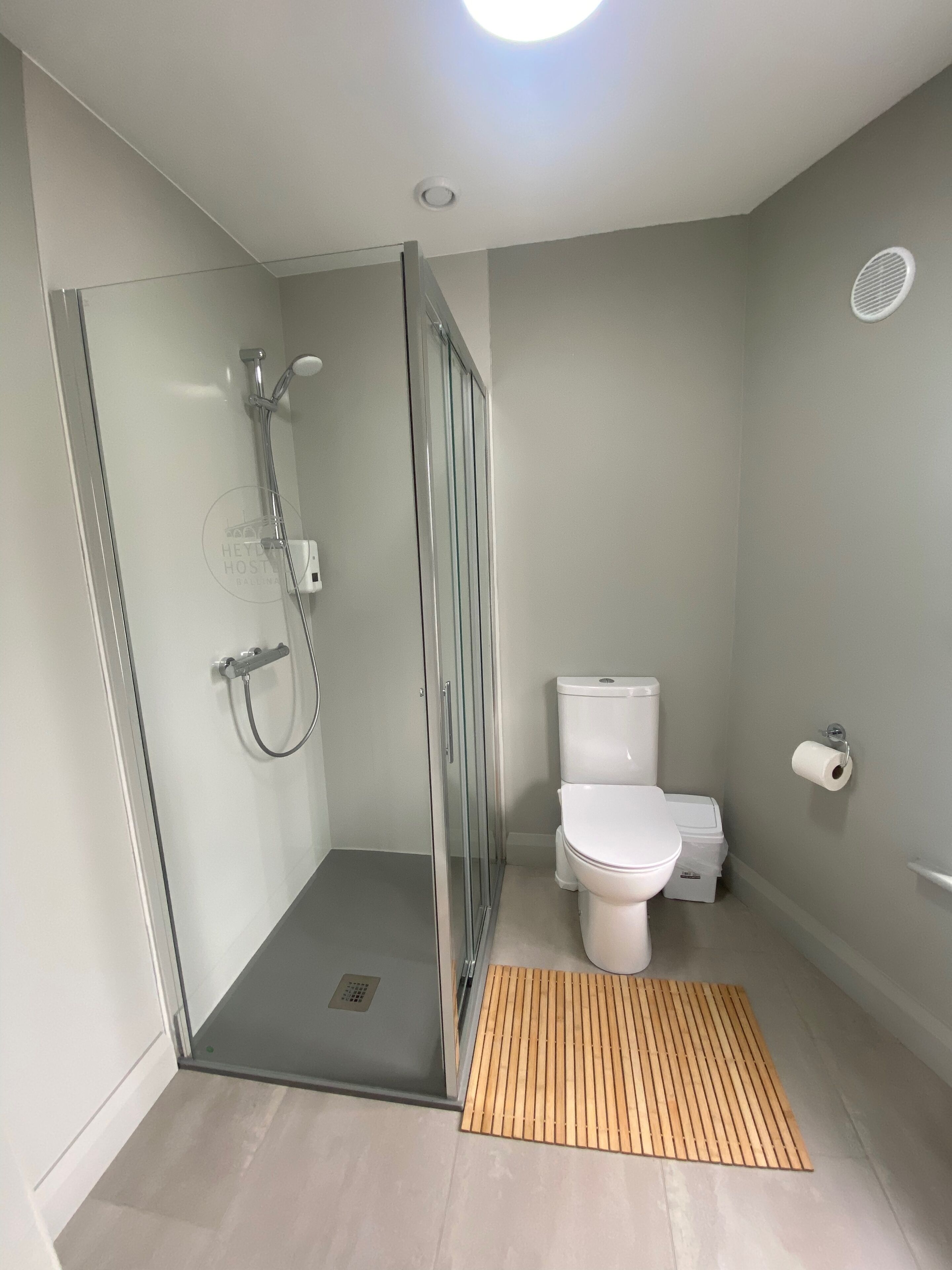 Kamar Keluarga, pemandangan kota | Kamar mandi