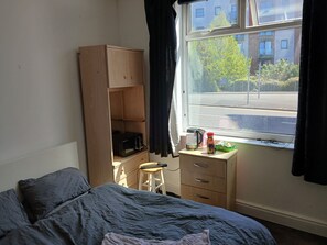 Double Room, Courtyard View - Room in town centre (ST HELENS)