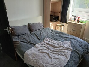 Double Room, Courtyard View - Room in town centre (ST HELENS)