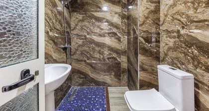 Sun & Sea Apartment | Durrës Waterfront by PikHost