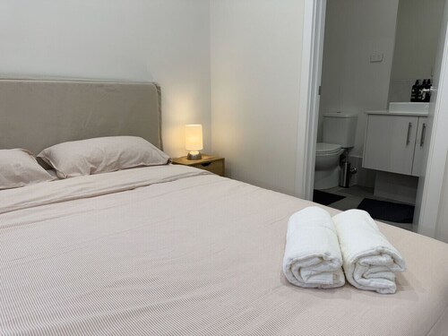 Romantic Retreat | Private Ensuite | Menangle Park
