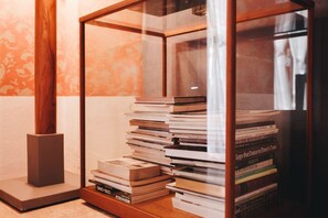 Miscellaneous - Red Room (Praiano)