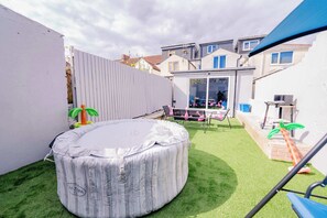 Terrace/patio - Luxury Family, Stag Do, Hen Do 6BR 3Bath With Hot Tub and Open Plan Living (Cardiff)