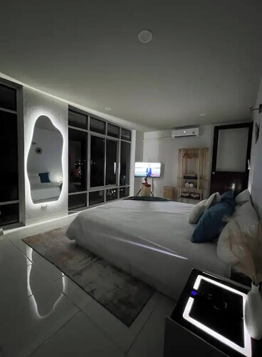 Jungle House Phuket - 4BR Seaview Retreat, Patong