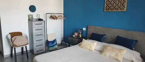 Apartment | Iron/ironing board