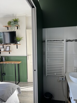 Habitación doble Confort, vista al patio | Baño
