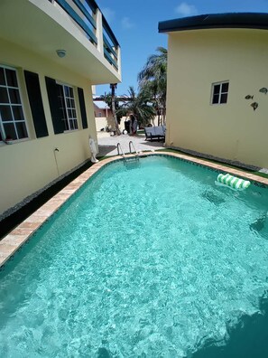 Pool - Pack suitcases and move in :stylish, modern and complete apartment for rent. (Oranjestad)