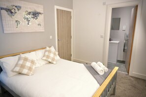 4 Schlafzimmer, Bügeleisen/Bügelbrett, WLAN, Bettwäsche