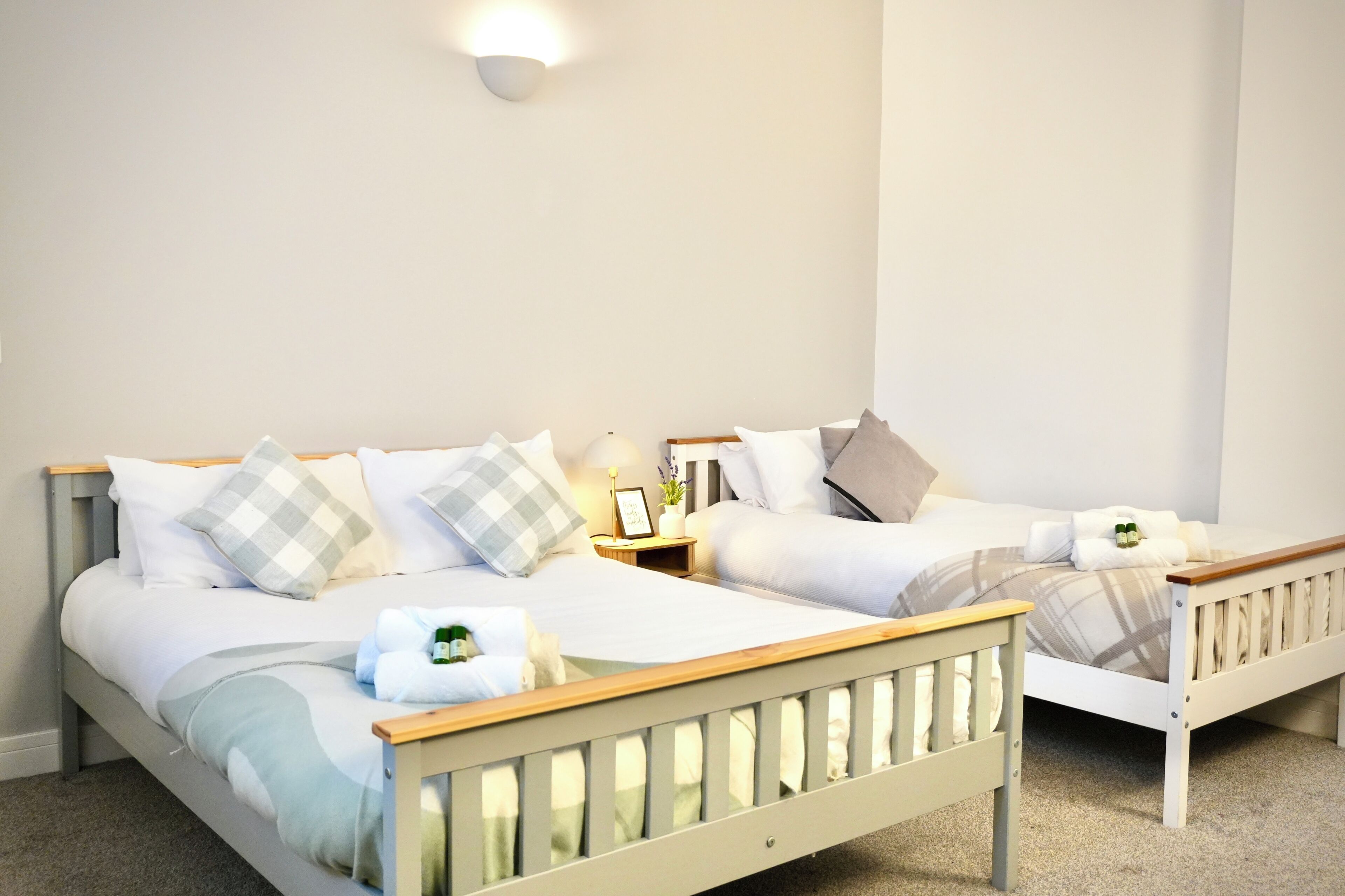 4 bedrooms, iron/ironing board, WiFi, bed sheets