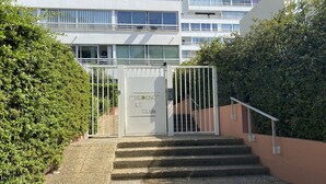 A gated entrance to a building with a sign that reads 'RESIDENCE CLUB.' - Charming studio with pool - 2 guests (La Grande-Motte)