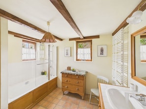 Shower, hair dryer - Charming house with pool for 8 people (Urval)