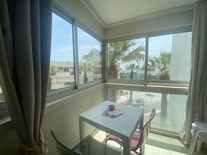 Dining - Studio sea view with parking - 3 guests (La Grande-Motte)