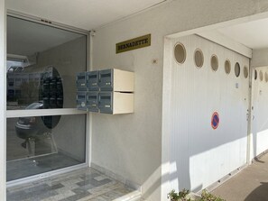 Exterior detail - Studio cabin with AC, parking - 2 guests (Le Grau-du-Roi)
