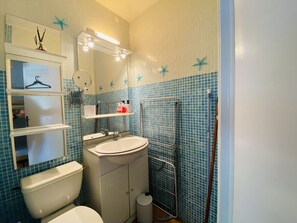 Bathroom - Studio cabin with AC, parking - 2 guests (Le Grau-du-Roi)