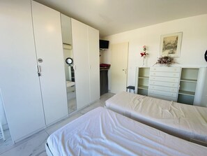 1 bedroom - Apartment with AC and parking, sea view (Port Camargue)