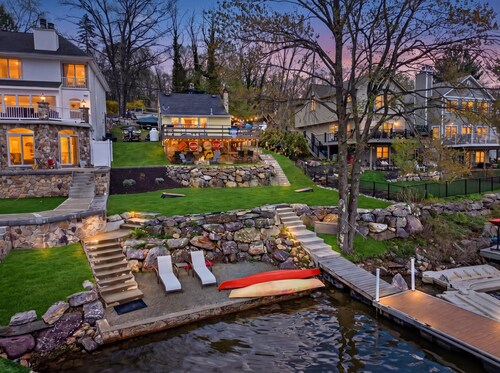 Lakefront Couples Escape | Dock • Kayaks • Firepit