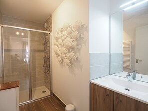 Bathroom - Apartment, AC, parking - 4 guests (Le Grau-du-Roi)