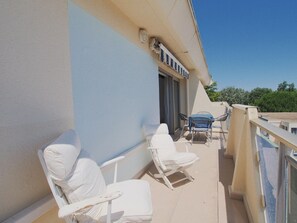 Outdoor dining - Sea view apartment, AC, parking - 6 guests (La Grande-Motte)