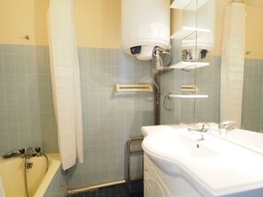 Bathroom - Sea view apartment, AC, parking - 6 guests (La Grande-Motte)