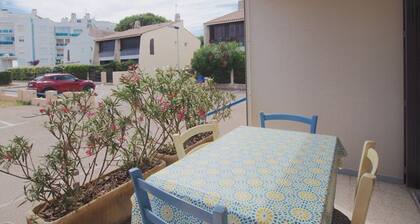 Convenient studio with parking - 4 guests, 50m to beach