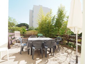 Outdoor dining - Cozy studio, pets welcome, parking - 4 guests (La Grande-Motte)